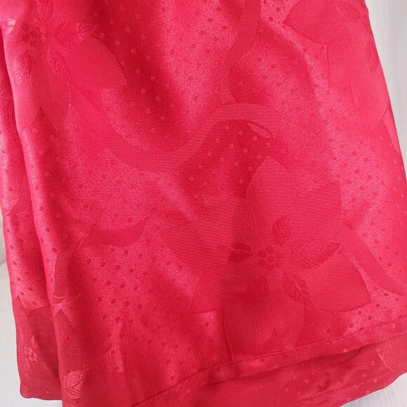 MainStays Rectangular Red Poinsettia Design Polyester Table Cloth Set of 4 52x70 - Picture 4 of 7